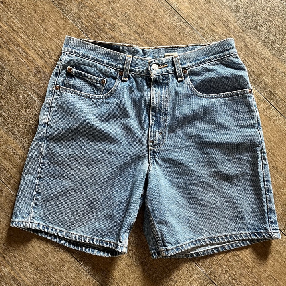 Vintage Levi’s Mid-Thigh Denim Shorts